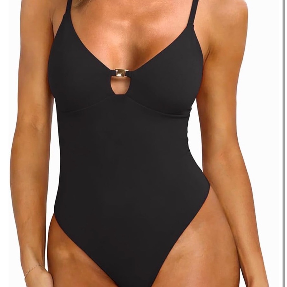 ReoRia Black V-Neck Slim Fit Bodysuit with Front Keyhole